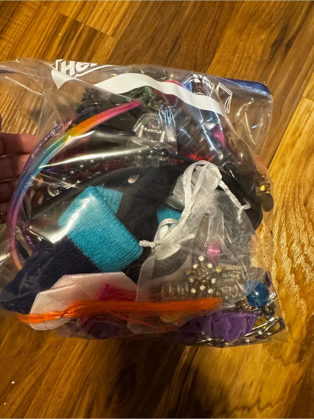 Vintage big bag of hair clips and claws never used. Includes hello kitty 😻♥️